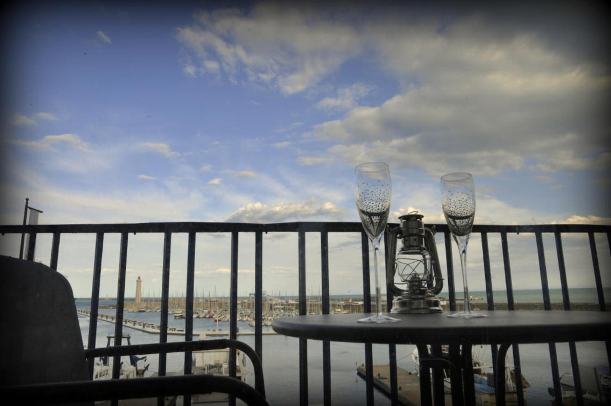 "Luigi" Balcon Sur La Mer Et Le Port De Sète Exteriör bild