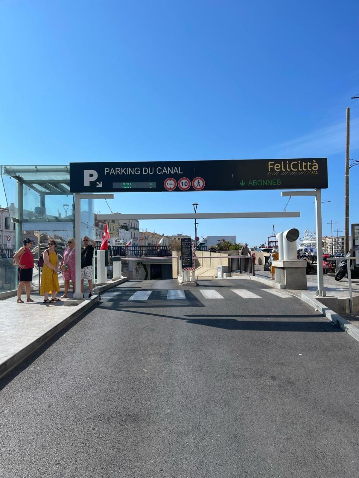 "Luigi" Balcon Sur La Mer Et Le Port De Sète Exteriör bild